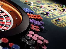 Simbol privasi digital dan proteksi data untuk pengguna